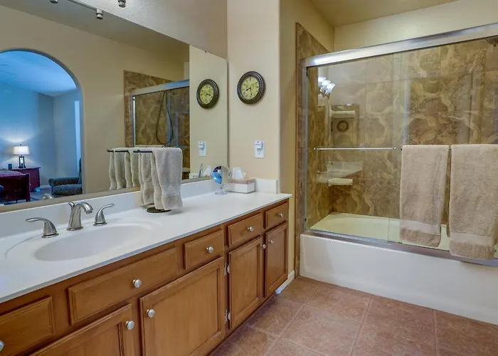 Holiday home Pet-friendly Yard! Near State Farm Stadium *