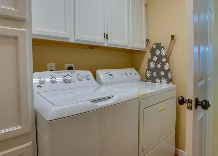 Pet-friendly Yard! Near State Farm Stadium Holiday home