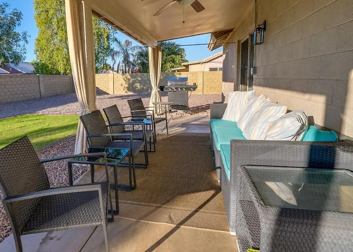 Pet-friendly Yard! Near State Farm Stadium *