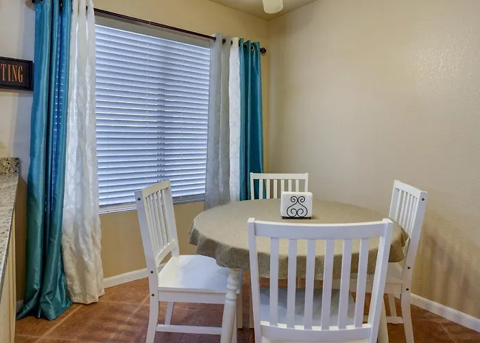 Pet-friendly Yard! Near State Farm Stadium