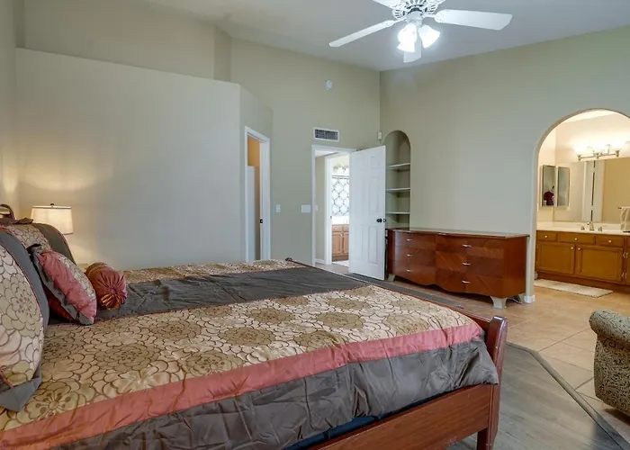 Pet-friendly Yard! Near State Farm Stadium Holiday home Peoria