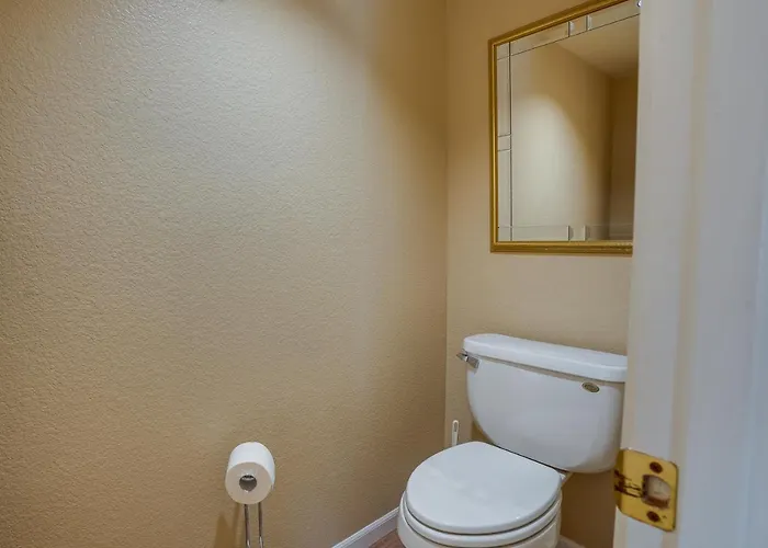 Pet-friendly Yard! Near State Farm Stadium *