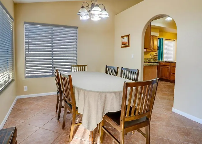 Holiday home Pet-friendly Yard! Near State Farm Stadium *
