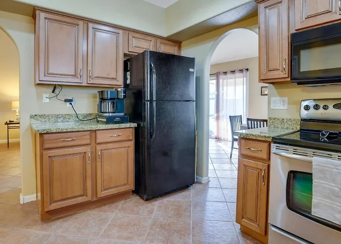 Pet-friendly Yard! Near State Farm Stadium * Peoria
