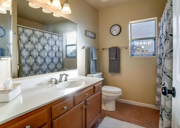Holiday home Pet-friendly Yard! Near State Farm Stadium