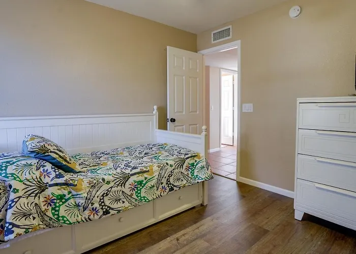 Pet-friendly Yard! Near State Farm Stadium Holiday home