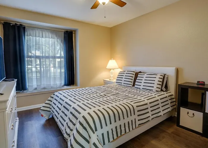 Pet-friendly Yard! Near State Farm Stadium *