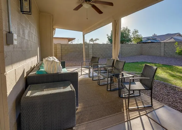 Pet-friendly Yard! Near State Farm Stadium Peoria
