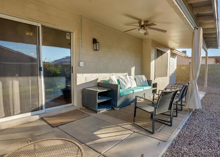 Holiday home Pet-friendly Yard! Near State Farm Stadium *