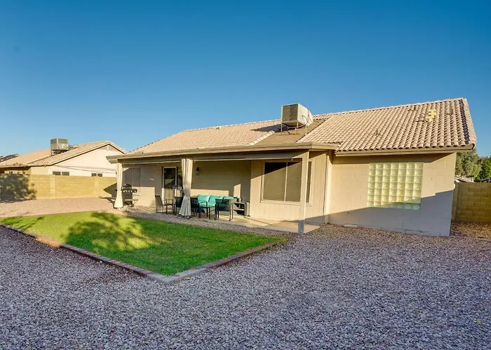 Pet-friendly Yard! Near State Farm Stadium *